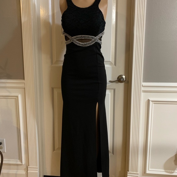 Women’s junior black lace top halter maxi bodycon dress size (S) sleeveless - Picture 3 of 10